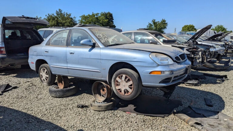 99 2002 Daewoo Nubira in California junkyard photo by Murilee Martin