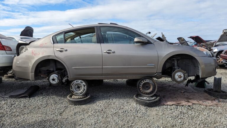 99 2008 Nissan Altima Hybrid in California junkyard photo by Murilee Martin