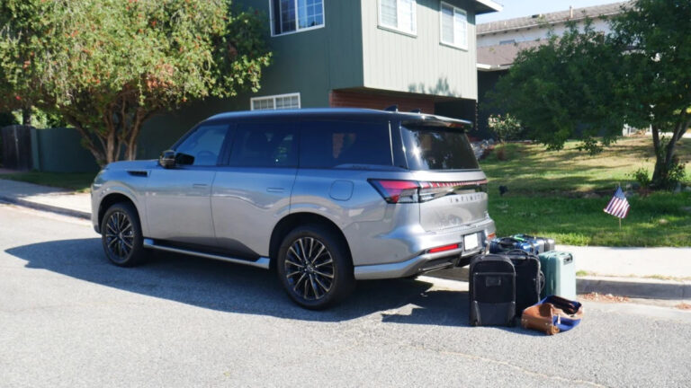 Infiniti QX80 luggage test