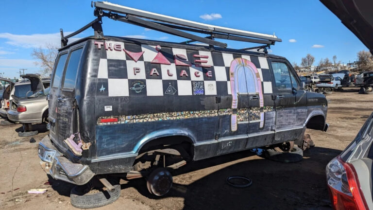 99 1990 Ford Econoline Vibe Palace Van in Colorado junkyard photo by Murilee Martin