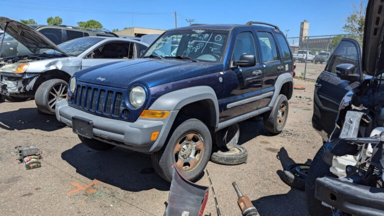 99 2006 Jeep Liberty in Colorado junkyard photo by Murilee Martin