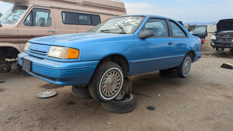 99 1994 Ford Tempo in Colorado junkyard photo by Murilee Martin