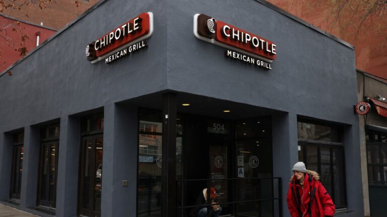 107389764 17108870512022 02 08t012015z 982355859 rc23fs91yrfn rtrmadp 0 chipotle results