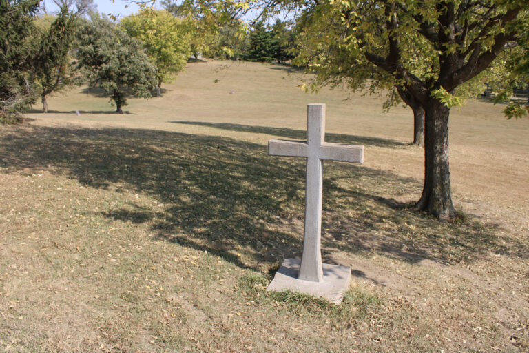 Institution cemetery 02