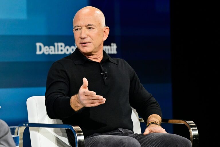 1733411481 Jeff Bezos GettyImages 2188277030