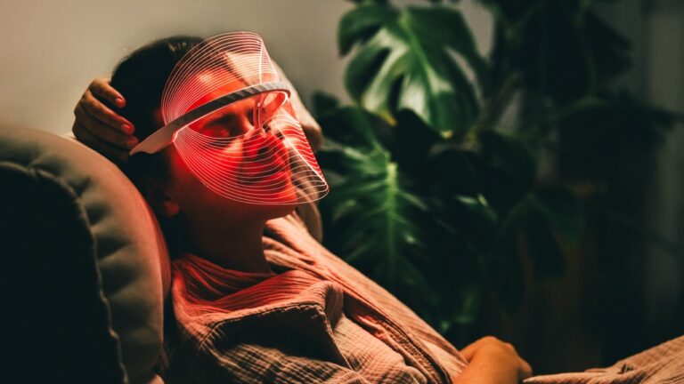 red light therapy masks