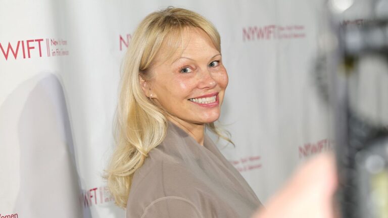 060525 Met Gala Pamela Anderson Aufm